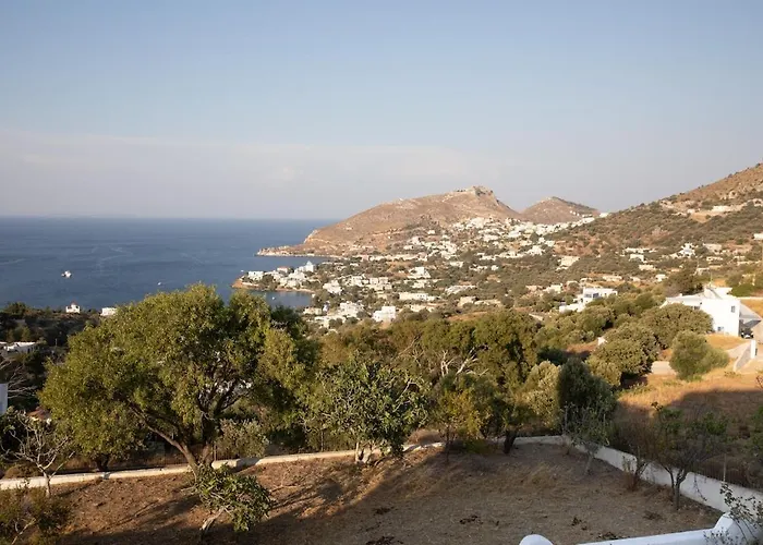 度假居 Polyanemos Leros, House With Fantastic Seaview 阿齐亚马利那